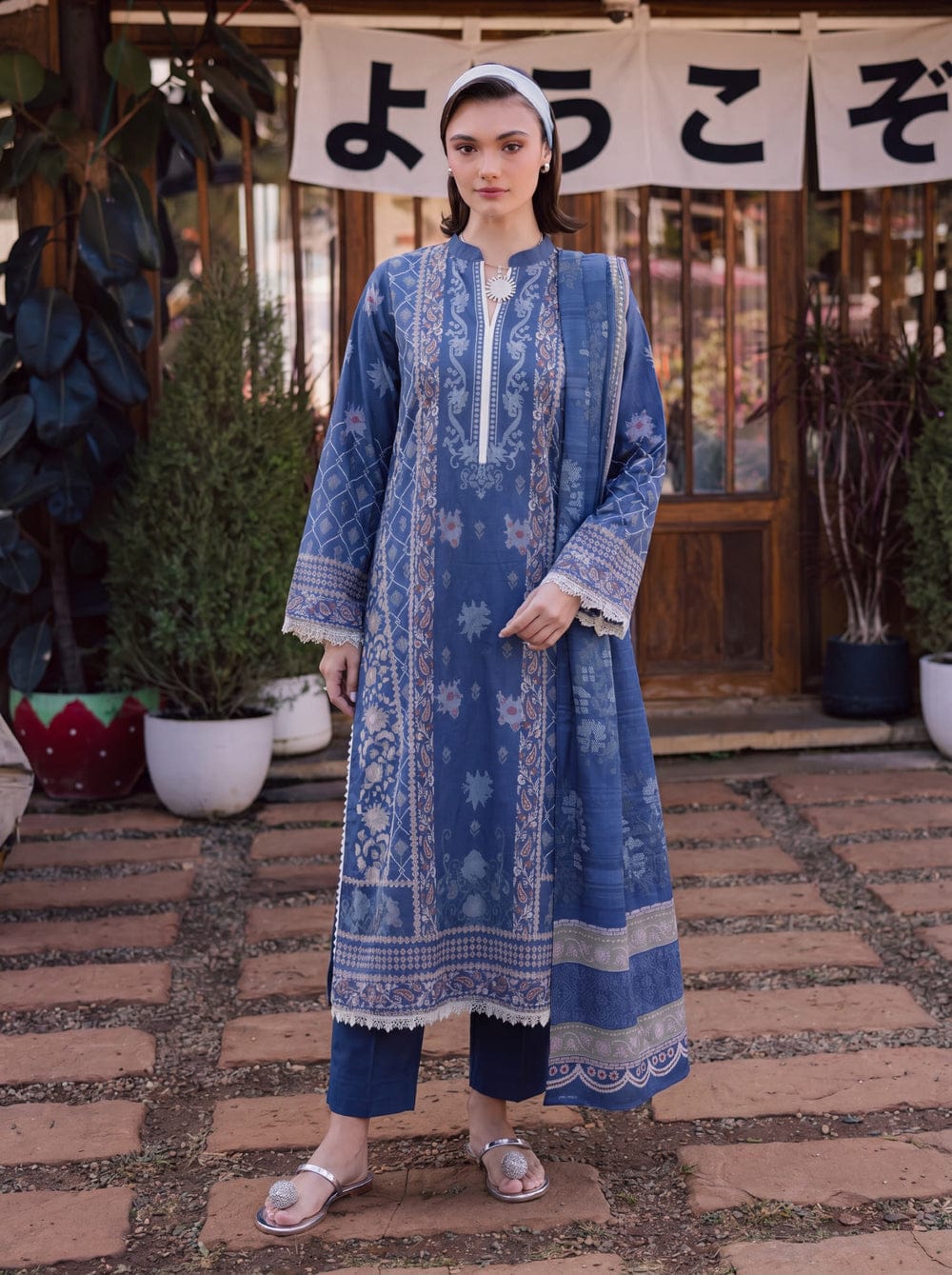 SAFWA PARAHA VOL 44 3 Piece Lawn collection BTM105 - image 1 of 3