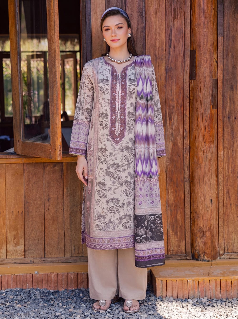 SAFWA PARAHA VOL 44 3 Piece Lawn collection BTM106 - image 1 of 3