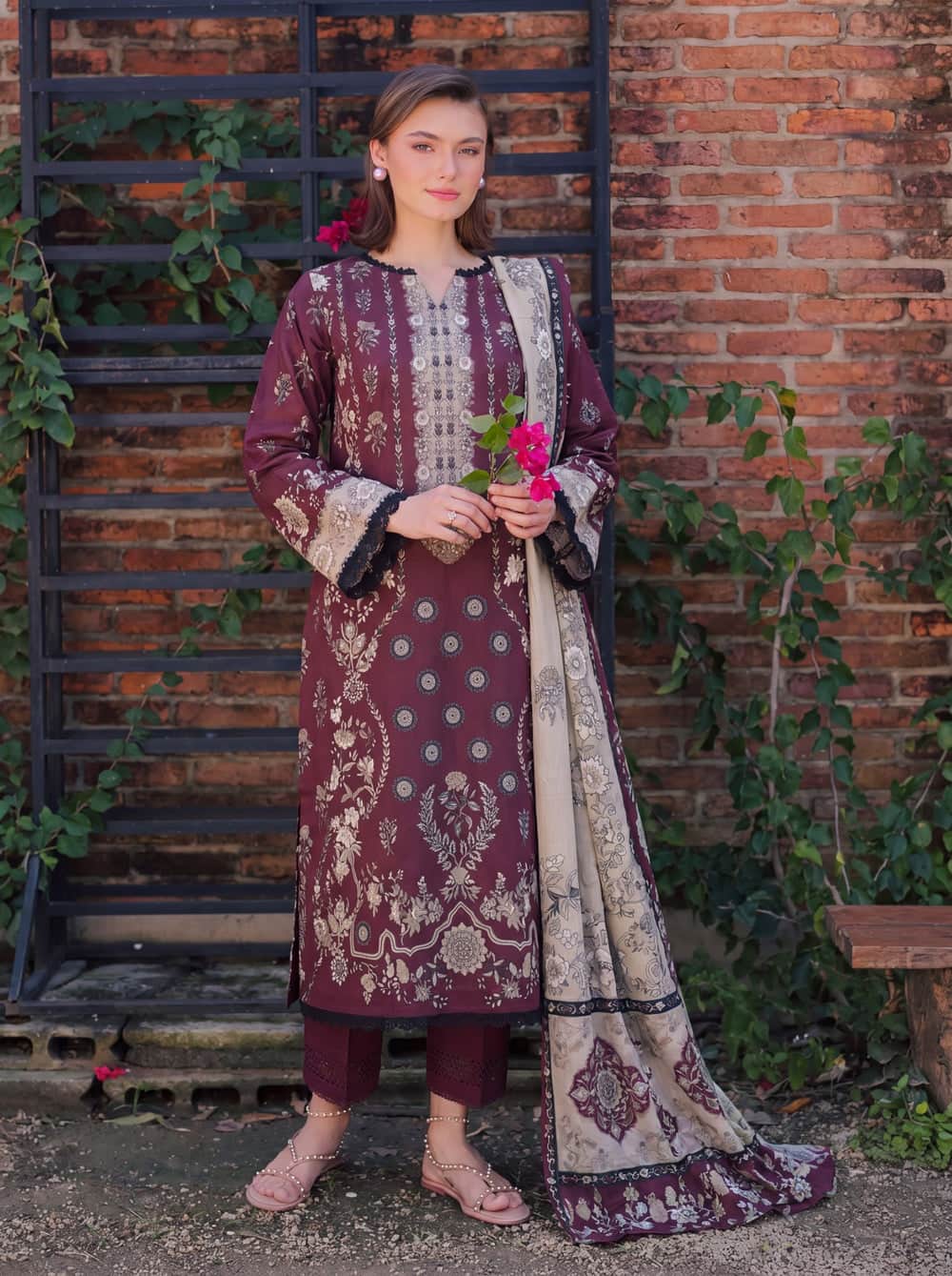 SAFWA PARAHA VOL 44 3 Piece Lawn collection BTM107
